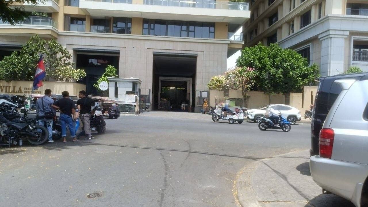 突发事件 #金边  7 Makara区奥林匹克村的一栋建筑物被警察包围了