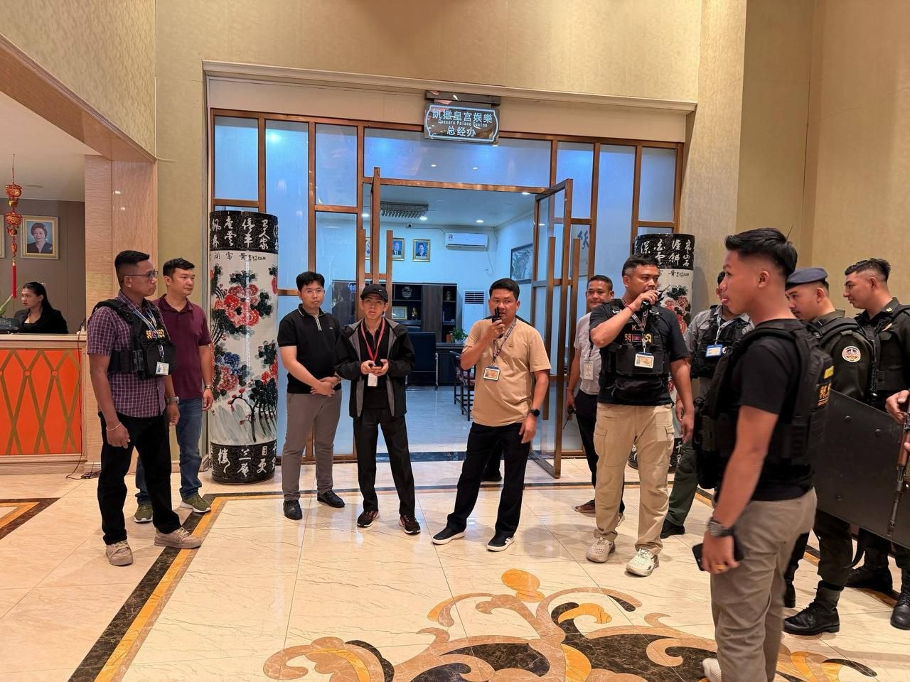西港 #凯撒皇宫 赌场被查现场发现大量放在黑色垃圾袋里的电脑设备